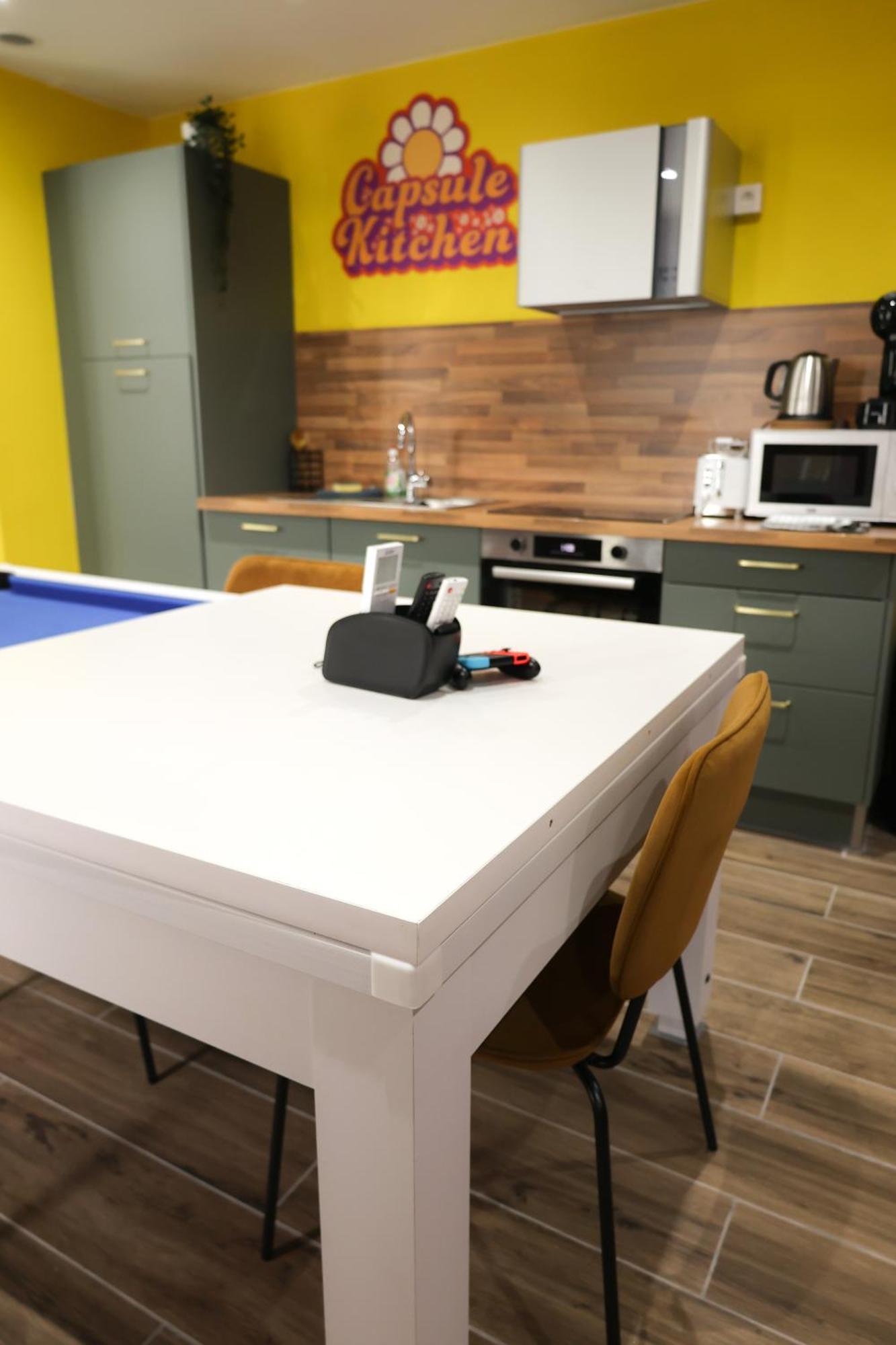 Capsule Groovy-Jacuzzi-Sauna-Billard-Netflix- Nintendo Switch & Jeux モンス エクステリア 写真